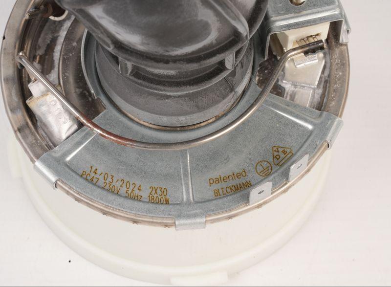 Whirlpool Indesit 488000857579 - C00857579 kit heizkoerper +schlauch aweco+