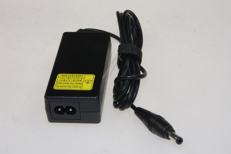 Toshiba P000536660 - Ac adaptor 2pin